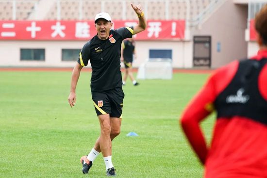 违者将追究其相关法律责任 标签： 迈克尔·法斯宾德托马斯·温特伯格肯尼迪 ： 相关新闻 《黑袋行动》预告 间谍夫妇大魔王、法鲨勾心斗角2025-02-13 大魔王×法鲨《黑袋行动》剧照 特工夫妇陷危机！
