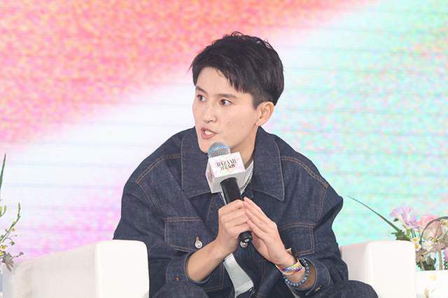 王雷、李小萌夫妇、蔡远航、孙茜夫妇、怀有身孕的“超女”唐笑和老公，都现场大秀恩爱。